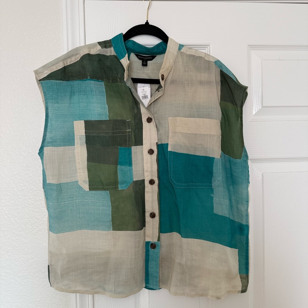 Banana Republic Short Sleeve Cotton
Button Front Pleated Back Top Yuzu Zest L